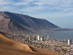 Iquique behind a huge dune, northern Chile, Region, Pacific coast, west of the Atacama Desert and the Pampa del Tamarugal