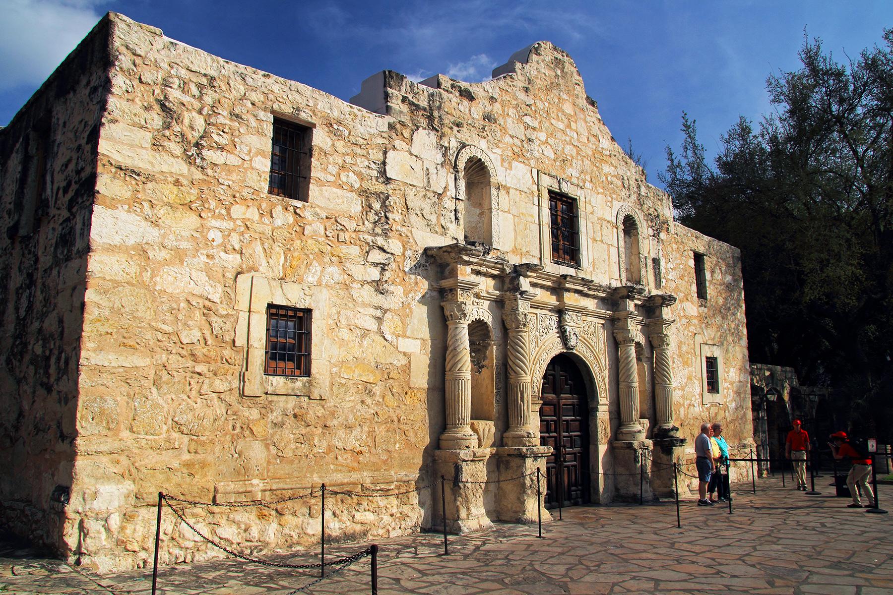 Things You Need to Know Before Visiting the Alamo Mission in San Antonio,  Texas