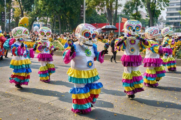    10.2 DayOfDeadMexico TakingPartParades Shutterstock 743773402 2 768x512 