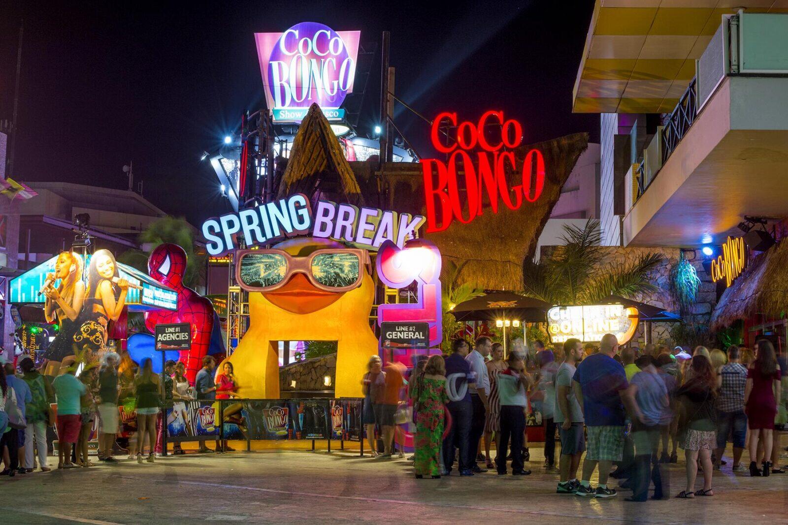 cancun party area