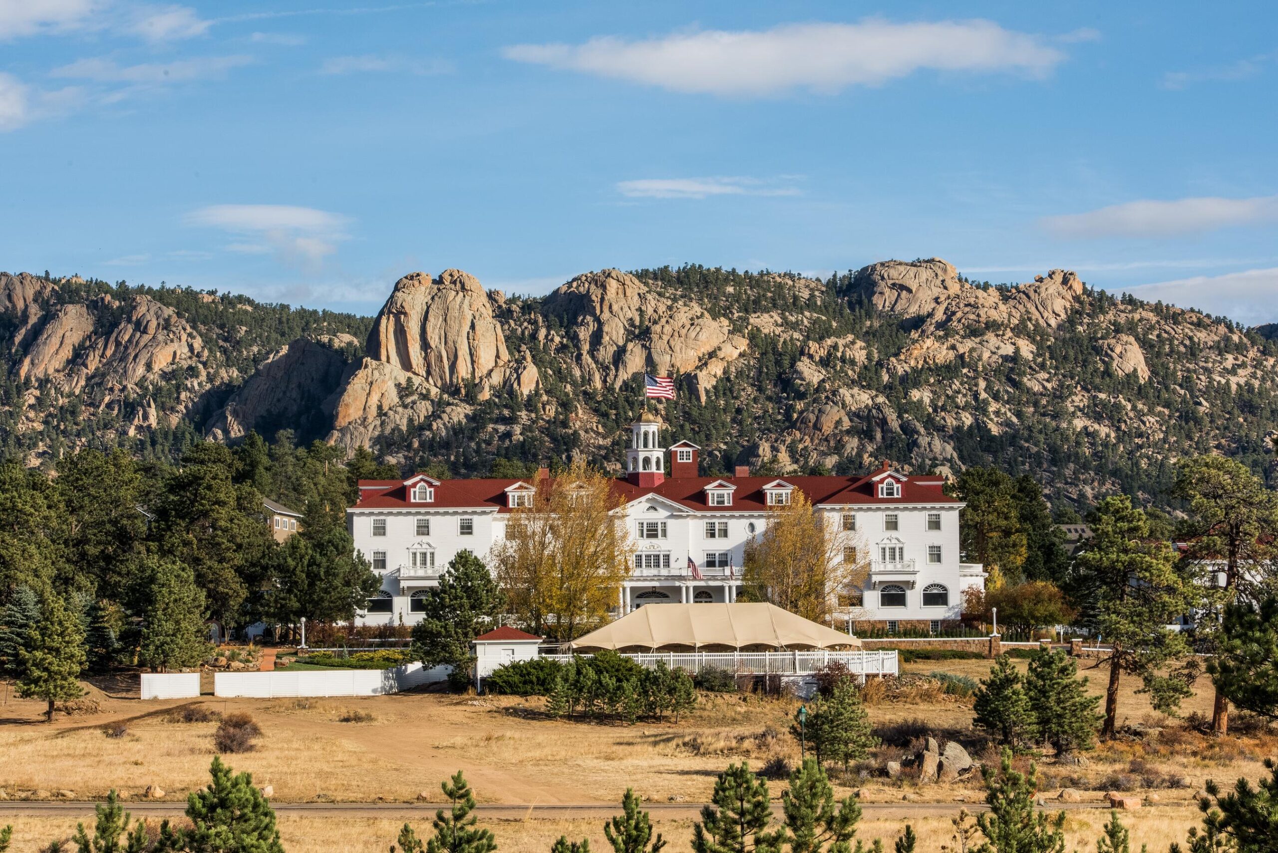 Epic photo shows spaceship-like cloud over the Stanley Hotel