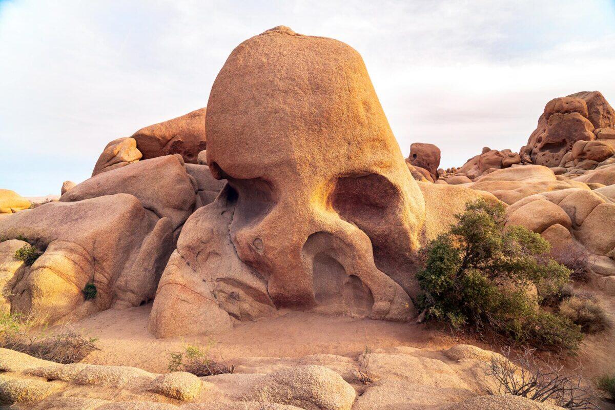 10 Weird Rock Formations Around the World